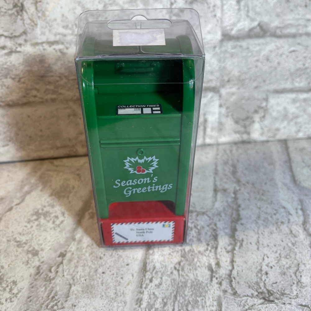2006 USPS Post Office Season’s Greetings Mailbox Replica Plastic Coin Bank
